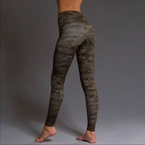 Onzie Flow Camo Leggings